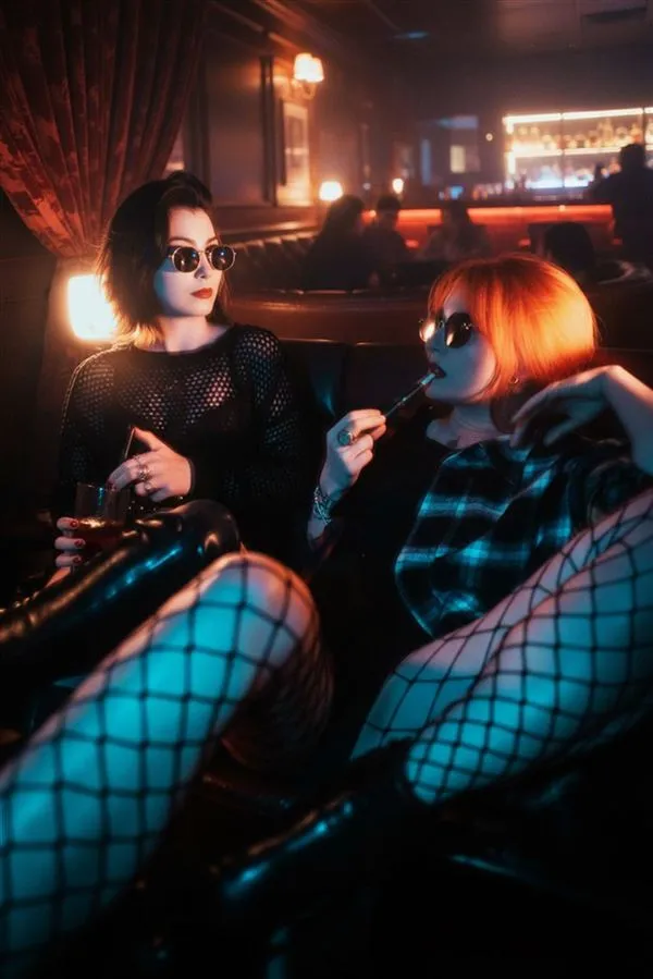 Portret artystyczny z rekwizytem